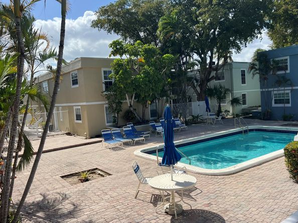 317 SE 11th Ave D, Pompano Beach FL 33060