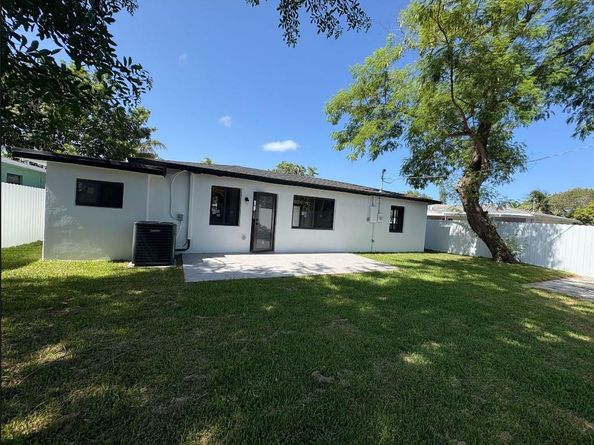 721 SW 5th Ct, Hallandale Beach FL 33009