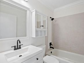 8951 Lake Park Cir N, Davie FL 33328