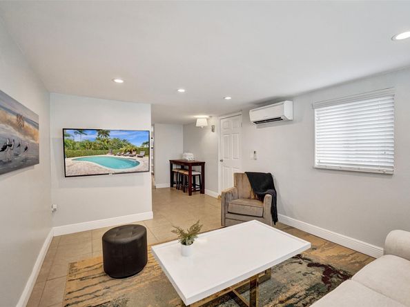 1245 NE 17th Way, Fort Lauderdale FL 33304