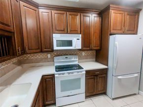 1421 Avon Ln 206, North Lauderdale FL 33068