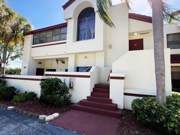 1421 Avon Ln 206, North Lauderdale FL 33068