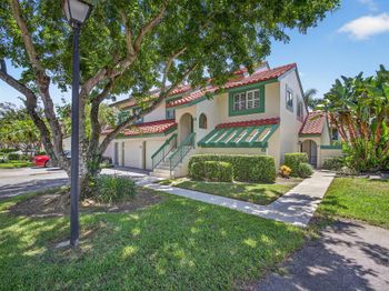 13 Lexington Lane E