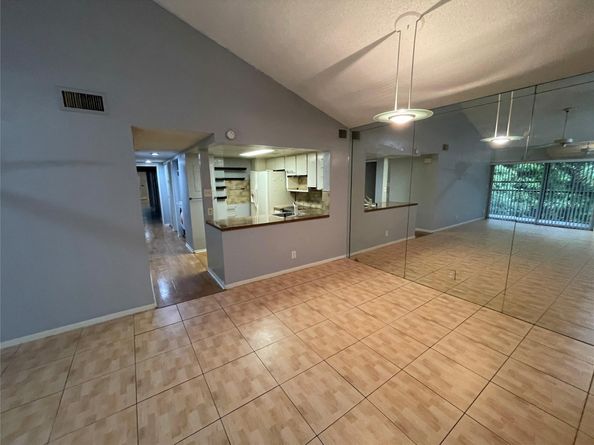 3083 N Oakland Forest DR 308, Oakland Park FL 33309