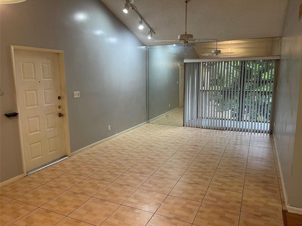 3083 N Oakland Forest DR 308, Oakland Park FL 33309