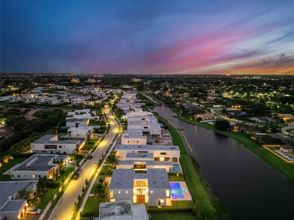 16722 S Botaniko Dr S, Weston FL 33326