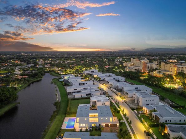 16722 S Botaniko Dr S, Weston FL 33326