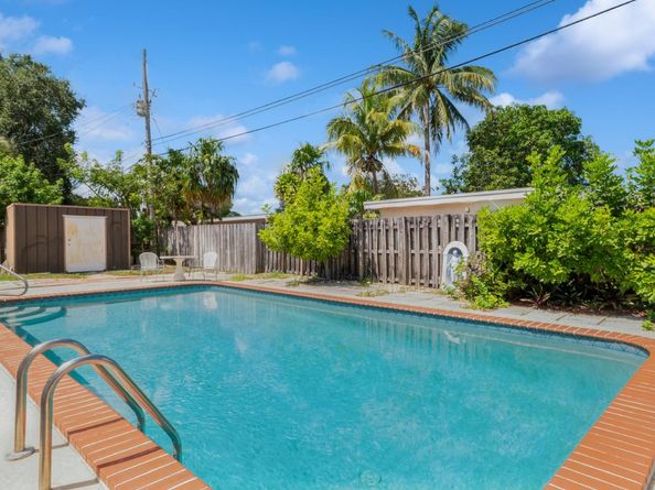 4221 NW 16th Ave, Oakland Park FL 33309