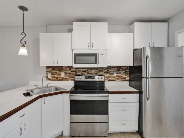 260-268 NE 41st St, Oakland Park FL 33334