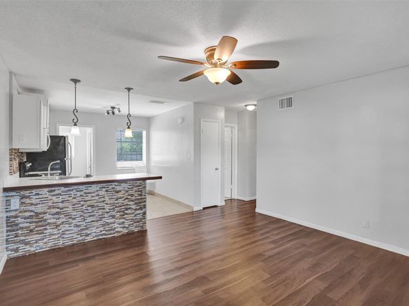 260-268 NE 41st St, Oakland Park FL 33334