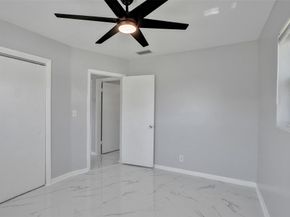 260-268 NE 41st St, Oakland Park FL 33334