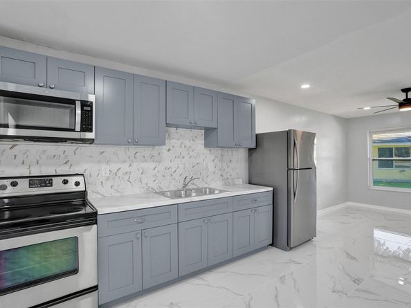 260-268 NE 41st St, Oakland Park FL 33334