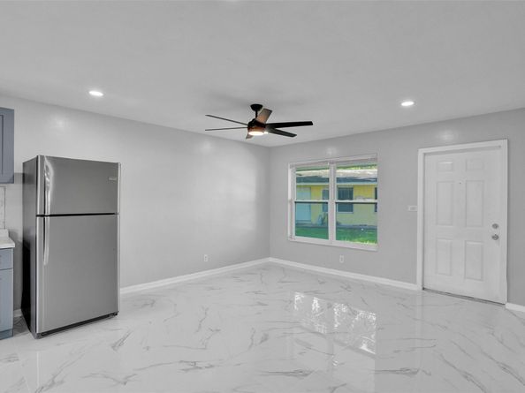 260-268 NE 41st St, Oakland Park FL 33334