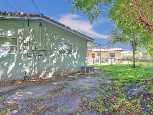 260-268 NE 41st St, Oakland Park FL 33334