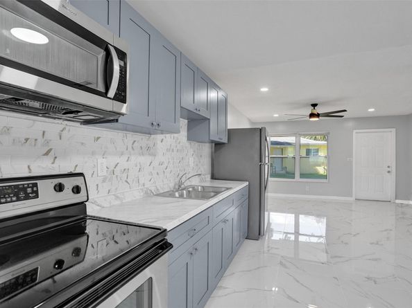 260-268 NE 41st St, Oakland Park FL 33334