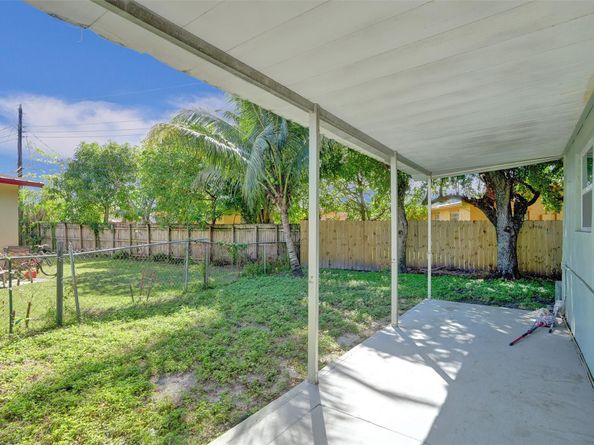 260-268 NE 41st St, Oakland Park FL 33334