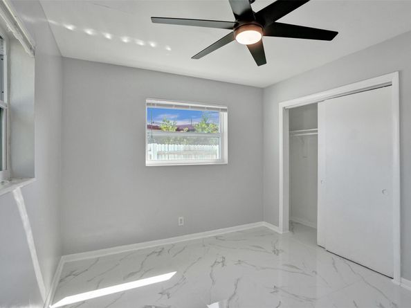 260-268 NE 41st St, Oakland Park FL 33334