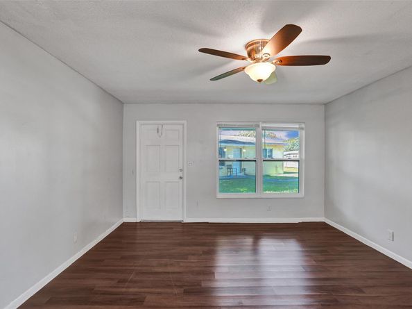 260-268 NE 41st St, Oakland Park FL 33334