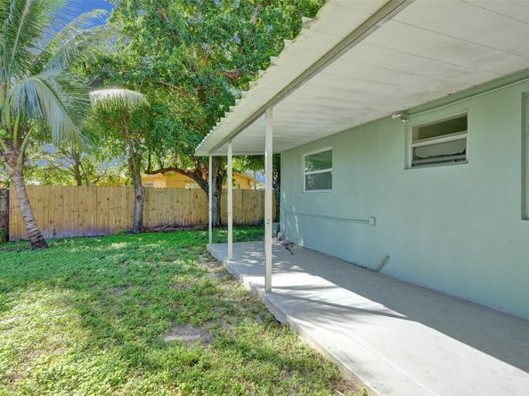 260-268 NE 41st St, Oakland Park FL 33334