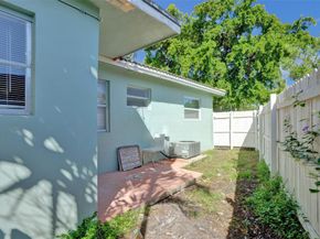 260-268 NE 41st St, Oakland Park FL 33334