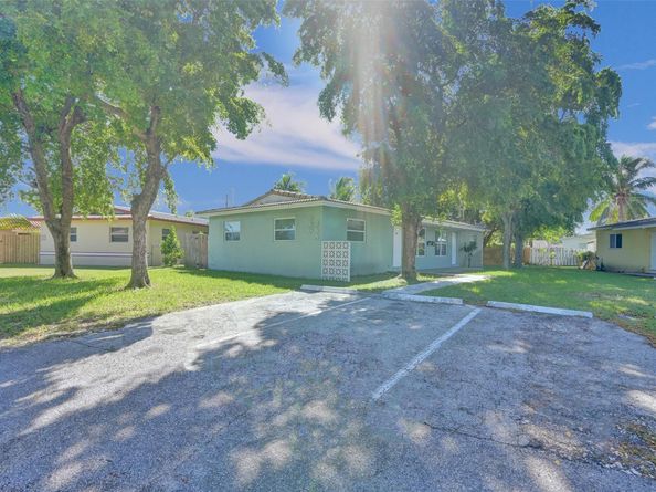 260-268 NE 41st St, Oakland Park FL 33334