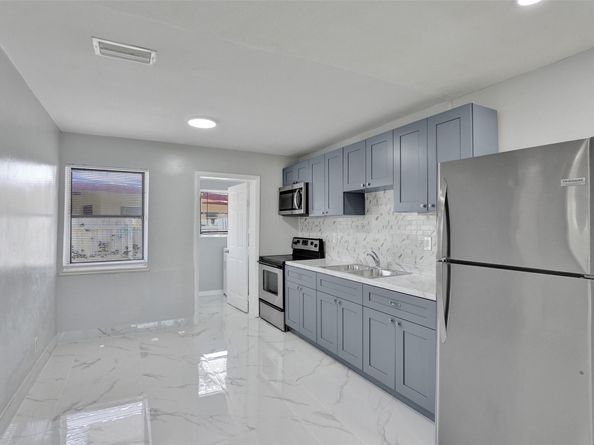 260-268 NE 41st St, Oakland Park FL 33334