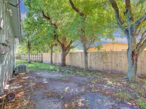 260-268 NE 41st St, Oakland Park FL 33334