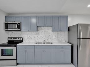 260-268 NE 41st St, Oakland Park FL 33334