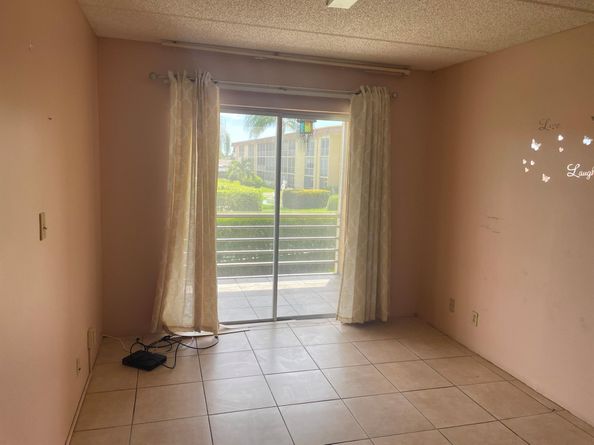 500 Village Green Circle W 212, Palm Springs FL 33461