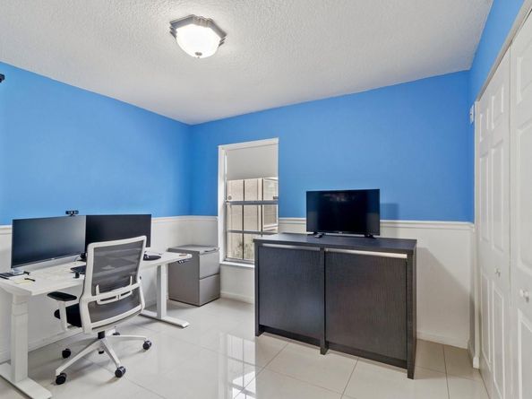 19835 NW 64th Pl, Hialeah FL 33015