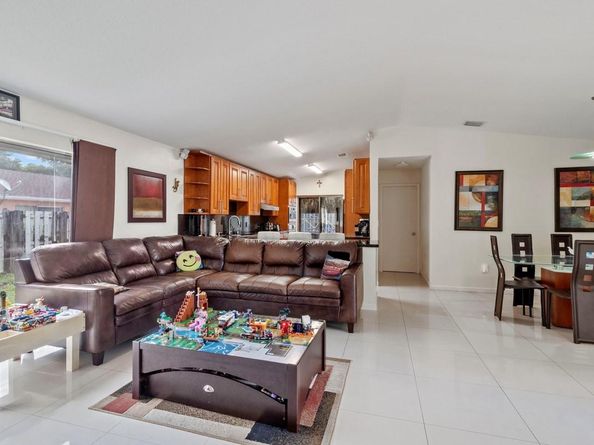 19835 NW 64th Pl, Hialeah FL 33015