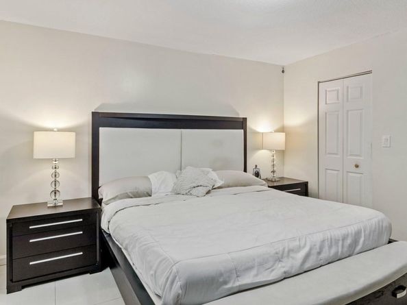 19835 NW 64th Pl, Hialeah FL 33015
