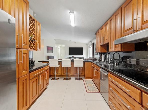19835 NW 64th Pl, Hialeah FL 33015