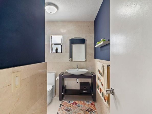 19835 NW 64th Pl, Hialeah FL 33015