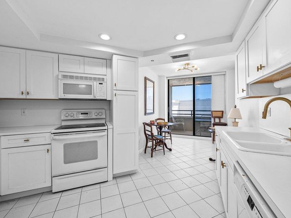 3560 S Ocean Boulevard 809, South Palm Beach FL 33480
