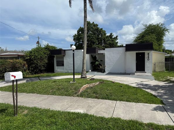 8280 SW 44th St, Miami FL 33155