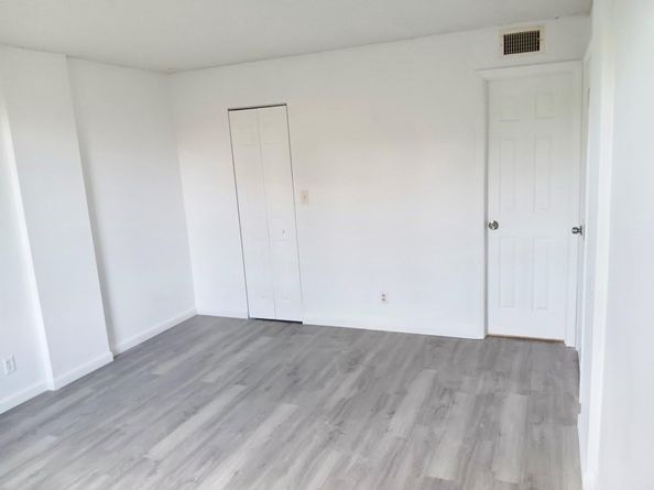 102 Royal Park Drive 3D, Oakland Park FL 33309