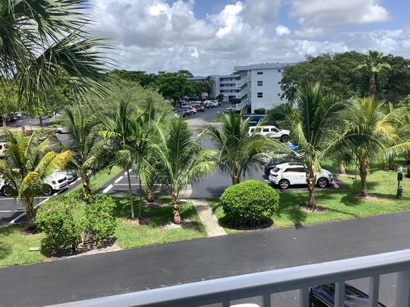 102 Royal Park Drive 3D, Oakland Park FL 33309