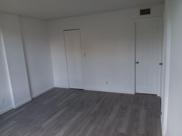 102 Royal Park Drive 3D, Oakland Park FL 33309