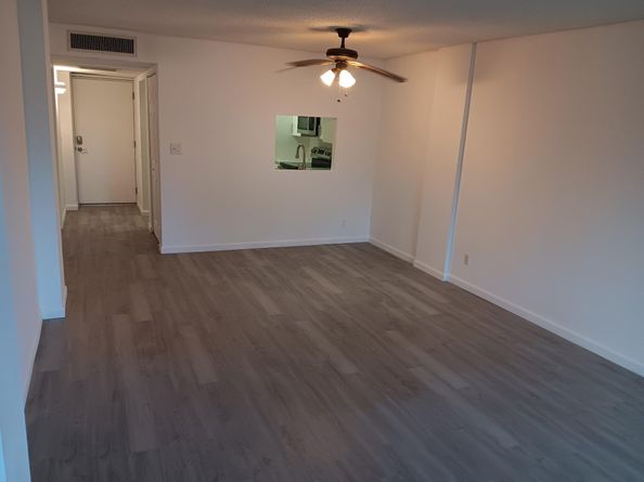 102 Royal Park Drive 3D, Oakland Park FL 33309