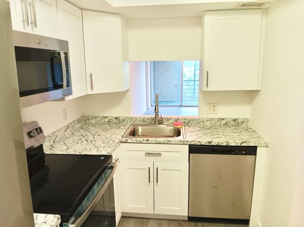 102 Royal Park Drive 3D, Oakland Park FL 33309