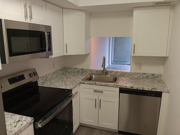 102 Royal Park Drive 3D, Oakland Park FL 33309