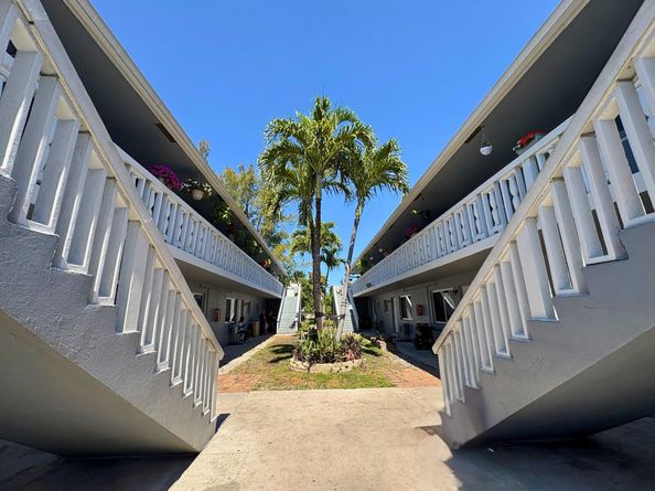 101-105 SE 26th St, Fort Lauderdale FL 33316