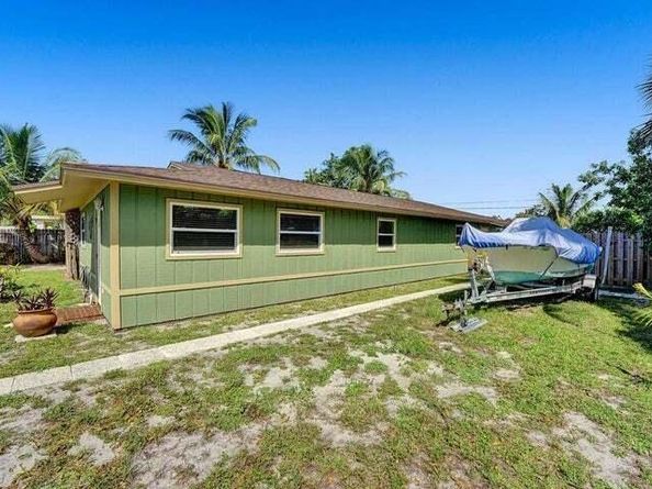 2907 Apalachee Road, Palm Springs FL 33406