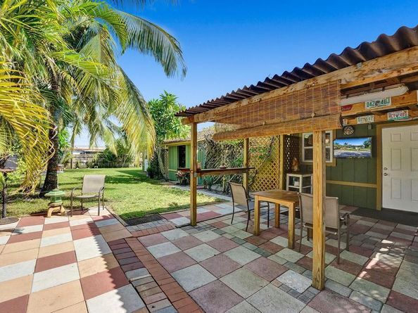 2907 Apalachee Road, Palm Springs FL 33406