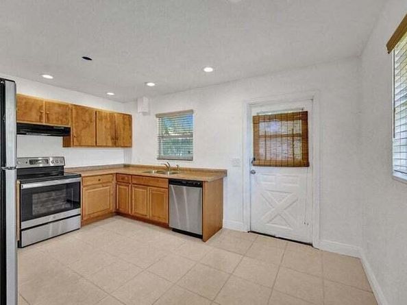 2907 Apalachee Road, Palm Springs FL 33406