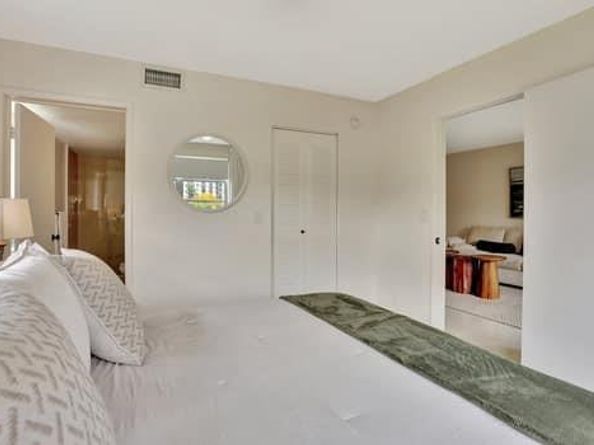 2228 N Cypress Bend Dr 210, Pompano Beach FL 33069