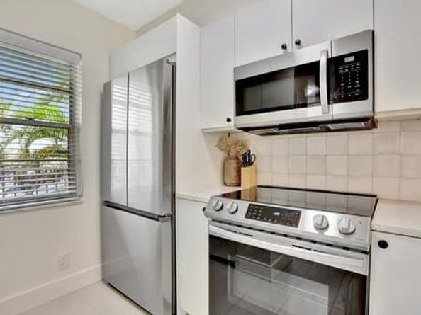 2228 N Cypress Bend Dr 210, Pompano Beach FL 33069