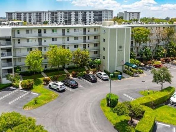 2228 N Cypress Bend Dr 210, Pompano Beach FL 33069