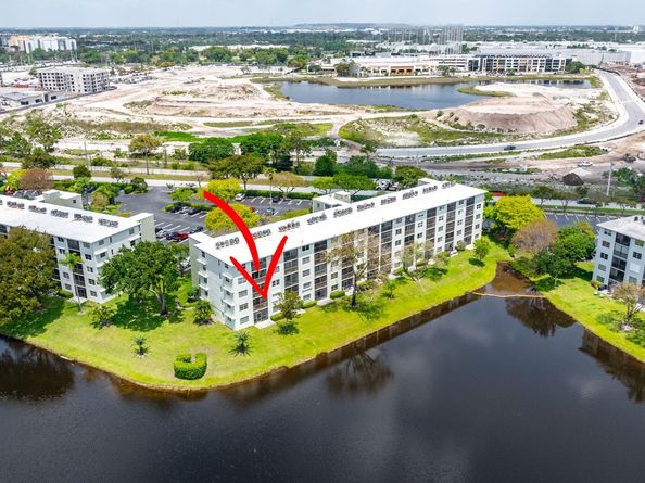 2228 N Cypress Bend Dr 210, Pompano Beach FL 33069
